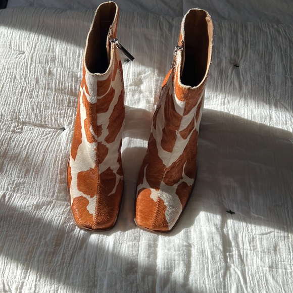 Women’s Booties - Picture 5 of 9